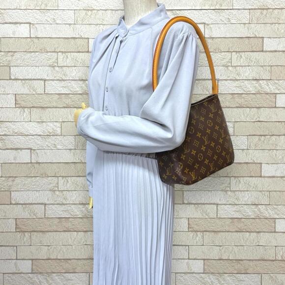 LOUIS VUITTON Brown Monogram Canvas Looping MM Shoulder Bag - Picture 2 of 12